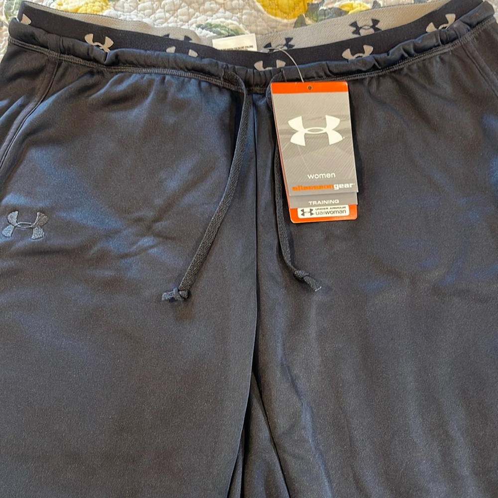 Capri length under armor training gear, brand new with tags